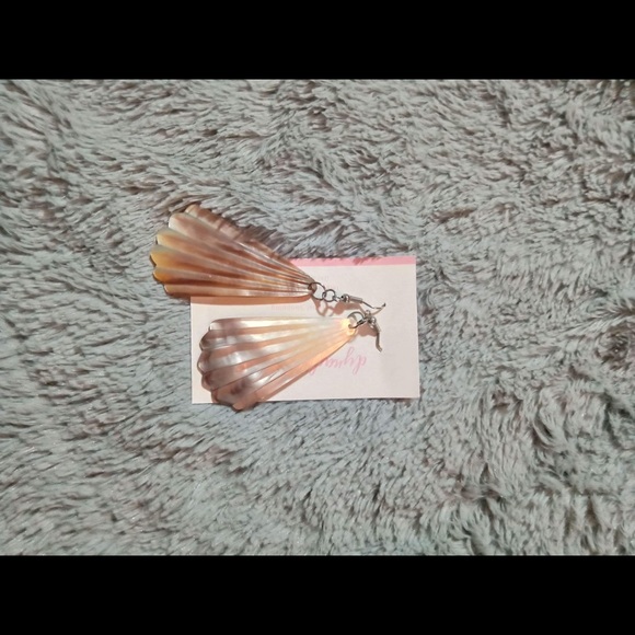 Light shell earrings - Picture 6 of 10